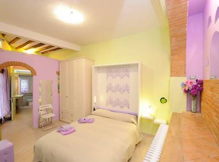 Bed and Breakfast Alla Maison Di Alessia Перуджа Номер фото